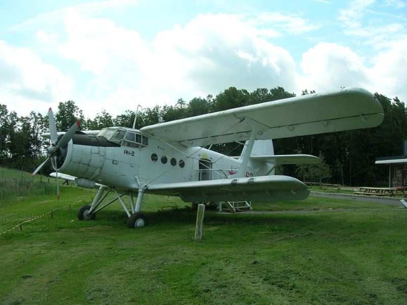 露・アントノフAn-2コルト複葉輸送機スキー型