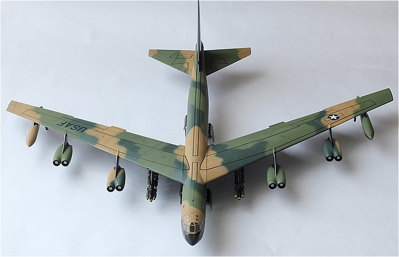 B－52Ｄ（タミヤ１/100）＜飛行機プラモデル製作 ＜2018年8月号