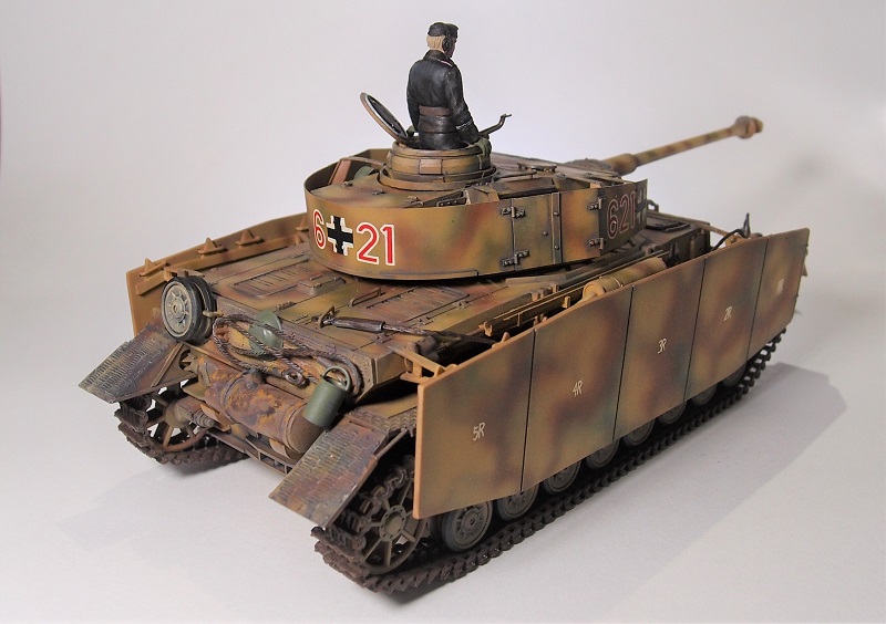 ドイツⅣ号戦車H型 タミヤ旧キット ＞ 特集 プラモデル